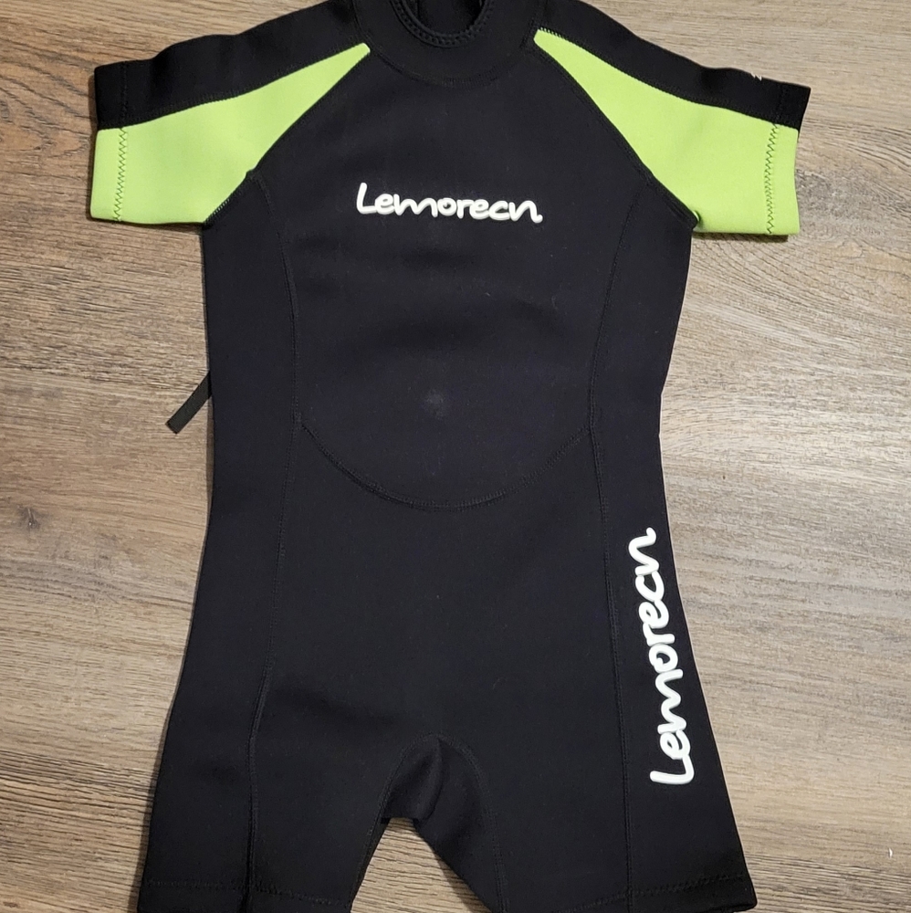 Lemorecn Wetsuit Size 6 Boys Bathing Suit Black and Green